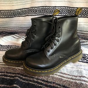 Classic Black Doc Martens Size 7 (W)